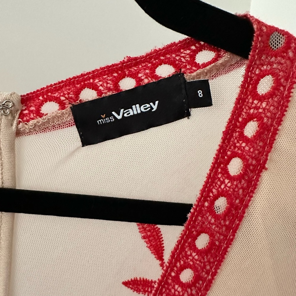 Embroidered romper - Picture 3 of 3